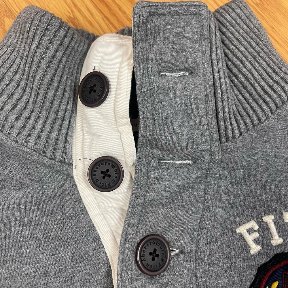 Abercrombie & Fitch Vintage Muscle Fit Gray Henley Mock Neck Sweatshirt - Picture 4 of 13